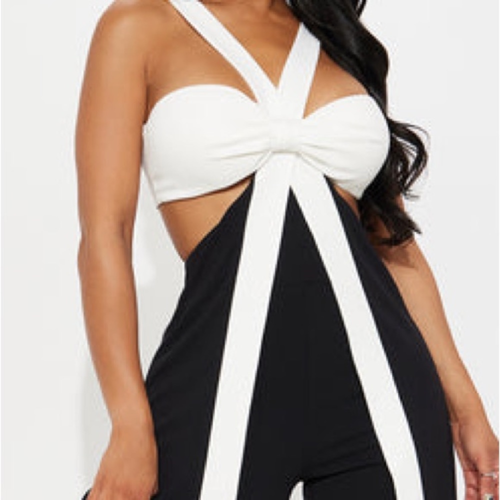 Chic Black and White Contrast Jumpsuit - Picture 4 of 4
